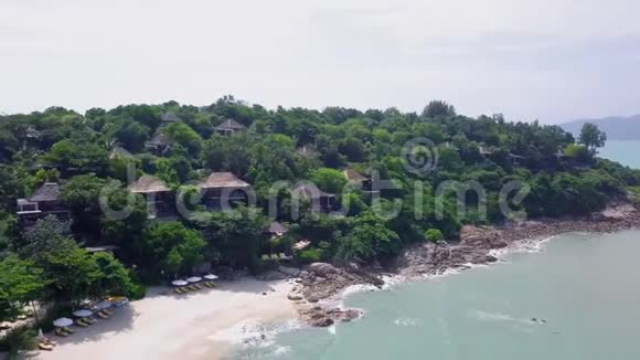 泰国热带岛屿豪华别墅居住区鸟瞰图视频的预览图