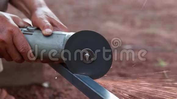 木制背景碗里的方便面视频的预览图