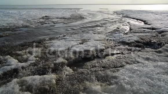 融水的快速流动视频的预览图