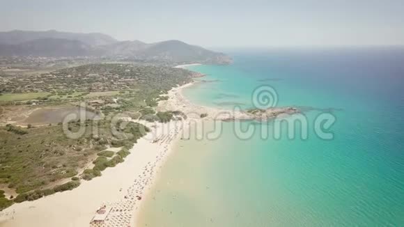 撒丁岛海湾的无人视野视频的预览图