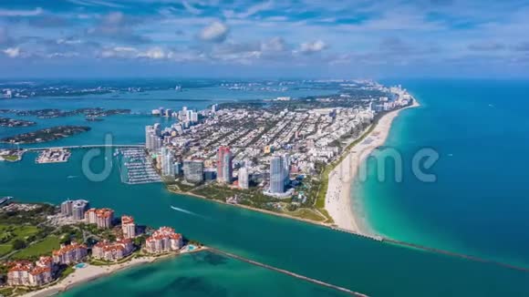 迈阿密佛罗里达州美国2019年1月空中超垂4k无人机全景飞行迈阿密海滩海洋海岸线视频的预览图