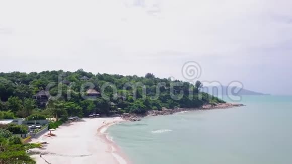 在热带岛屿上的豪华别墅可俯瞰居民区域泰国房地产视频的预览图