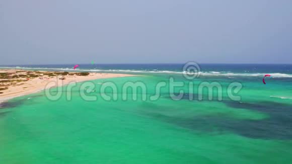 在阿鲁巴岛上的博卡格兰迪高空滑索视频的预览图