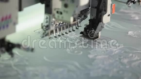 自动缝纫机和服装项目缝纫机和缝纫配件的细节视频的预览图