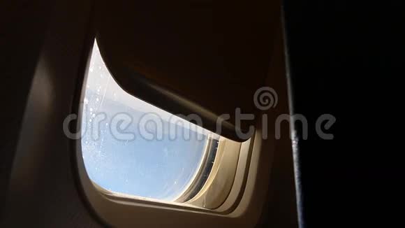 关闭飞机窗帘视频的预览图