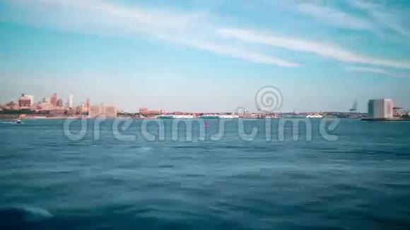 从曼哈顿到斯塔顿岛的渡轮从纽约经过4k视频的预览图