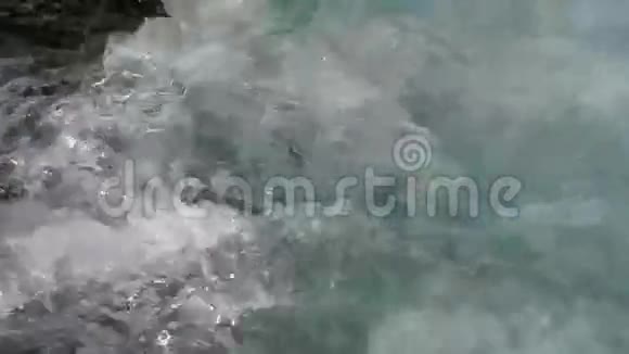 河流的水晶水视频的预览图