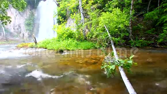 南达科他州的矛鱼瀑布视频的预览图