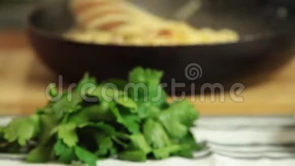 烹饪和食品造型视频的预览图