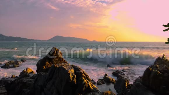 4K视频剪辑最美丽的海景点在泰国普吉岛陆地视频的预览图