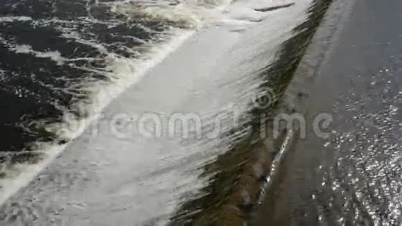 堰上河水背景视频的预览图