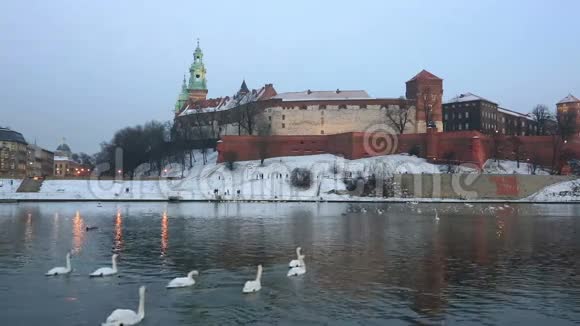 瓦维尔城堡在冬天日落克拉科夫视频的预览图