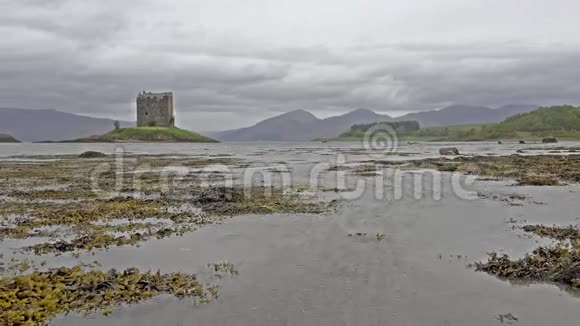 苏格兰的斯托克城堡在暴风雨的日子里视频的预览图