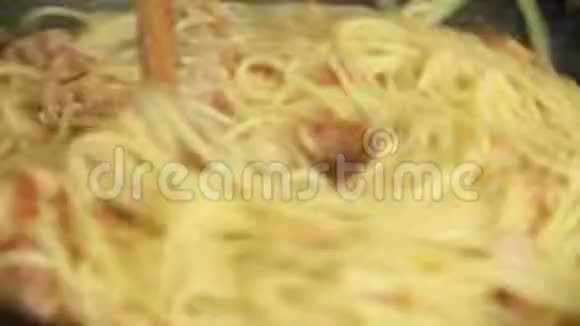 烹饪和食品设计一份意大利面条卡塔拉收据视频的预览图