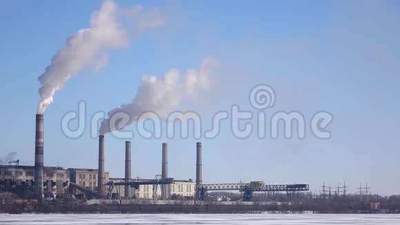 从天上工业工厂云的管道里视频的预览图
