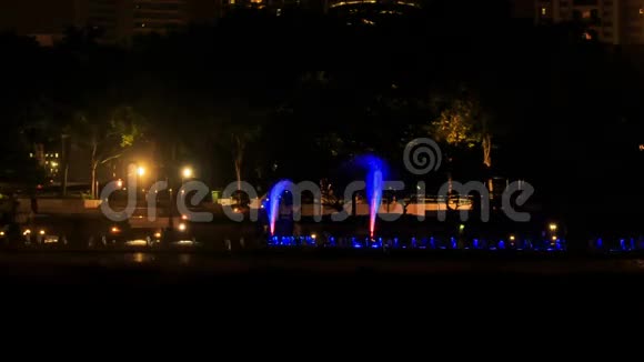 PetasTowers喷泉夜间变色视频的预览图
