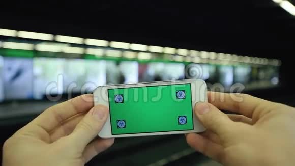 地铁绿屏手机视频的预览图