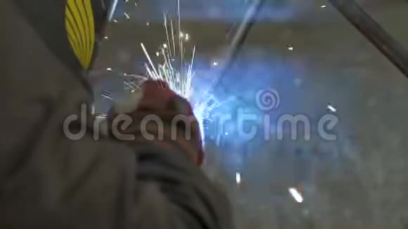 男工带钢视频的预览图