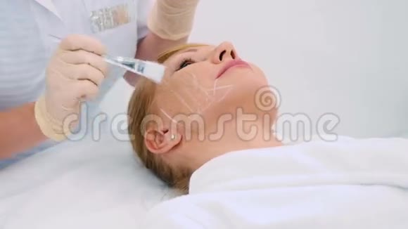 美容诊所提脸手术视频的预览图