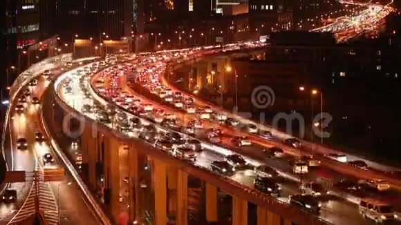 高速公路立交的现代城市视频的预览图