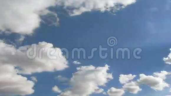 夏天的天空时间云朵飞快地跑过来视频的预览图