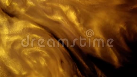 金色的墨水或灰尘创造了抽象的云层艺术背景视频的预览图