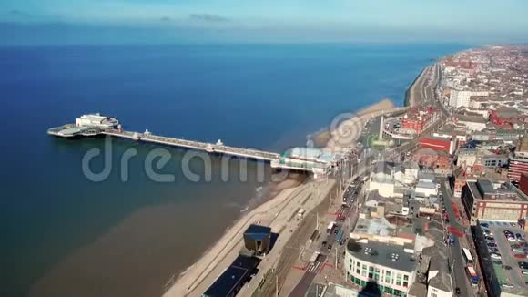 从英国黑池大厦顶部俯瞰视频的预览图