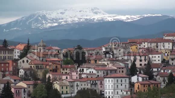 意大利莫利塞省伊塞尼亚的卡罗维利小镇视频的预览图