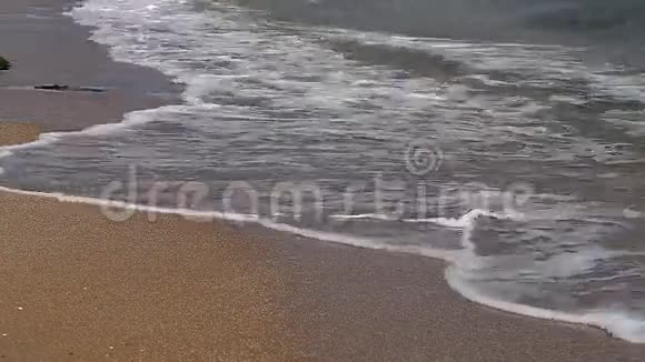 海岸海浪泡沫海洋特写视频的预览图