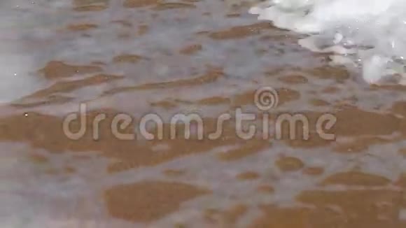 海岸海浪泡沫海洋特写视频的预览图