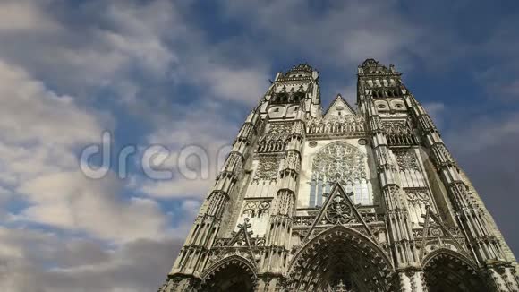 法国图尔斯圣加提恩哥特式大教堂建于1170年至1547年视频的预览图