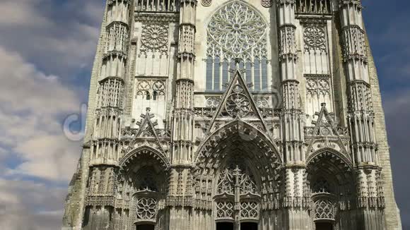 法国图尔斯圣加提恩哥特式大教堂建于1170年至1547年视频的预览图