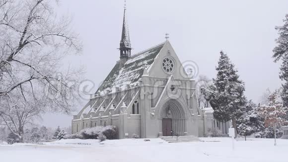 暴风雪中的无缝环形教堂视频的预览图