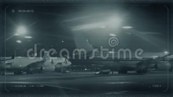 夜间国际机场闭路电视飞机视频的预览图