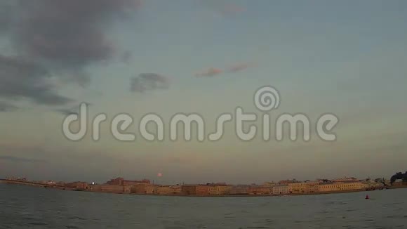 圣彼得堡的超级月亮时光流逝视频的预览图
