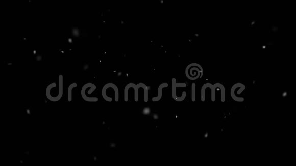 黑色背景下的闪电空中飞雪的镜头视频的预览图