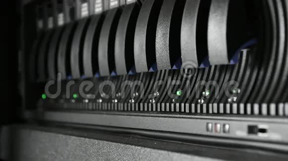 服务器和RAID存储失败的LED错误状态视频的预览图