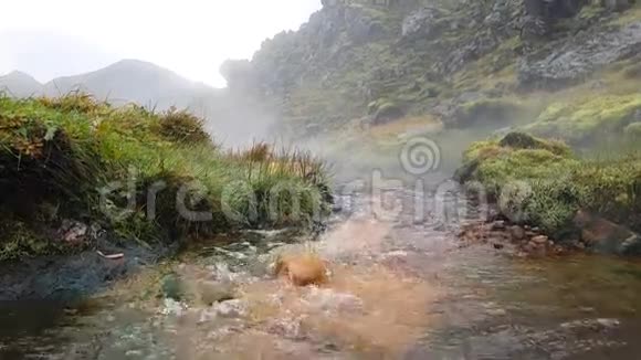 冰岛的温泉和蒸汽视频的预览图