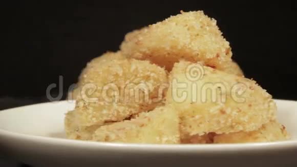 带迷迭香的脆皮土豆视频的预览图