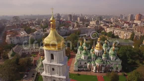 空中拍摄圣索非亚大教堂世界著名的历史纪念碑视频的预览图