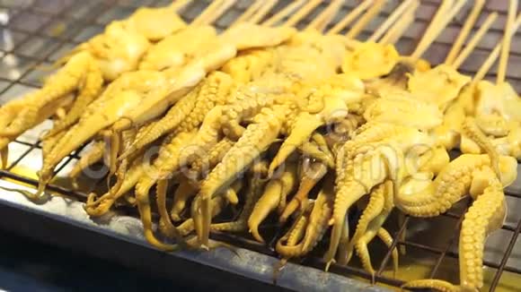 泰国菜烤鱿鱼棒视频的预览图