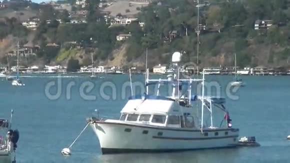 旧金山海湾的摩托艇视频的预览图