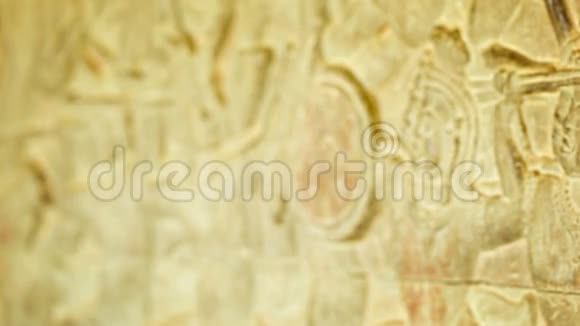 吴哥窟城墙上的古雕柬埔寨12世纪视频的预览图