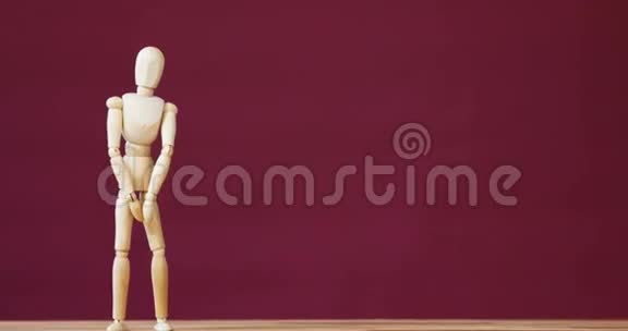 Figurine进行伸展运动视频的预览图