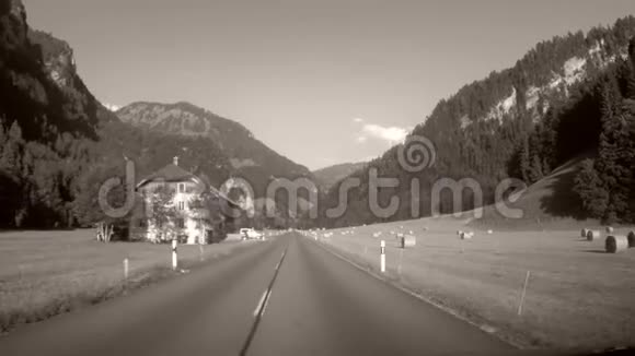 汽车在山上行驶瑞士视频的预览图