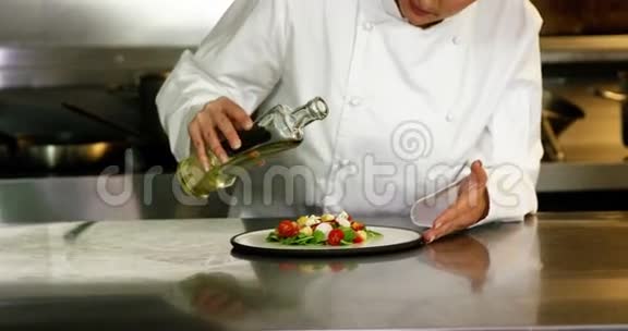 美食烹饪沙拉视频的预览图