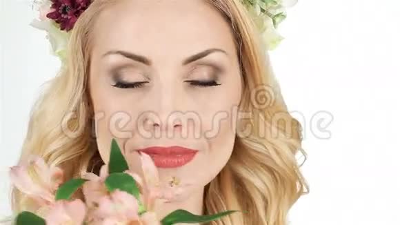 女孩的花朵春天视频的预览图