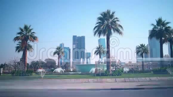 迪拜的日间交通交叉时间视频的预览图