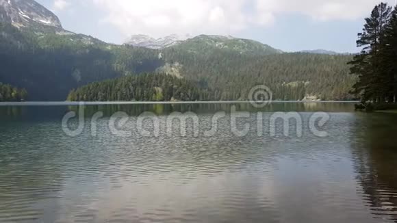 黑山杜米托公园的黑湖视频的预览图