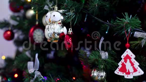 圣诞树装饰品视频的预览图